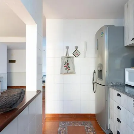 Daire Ocean Breeze,pool,easy Parking,chill Out