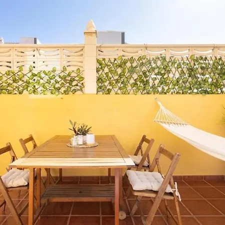 Daire Ocean Breeze,pool,easy Parking,chill Out *