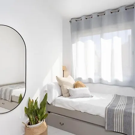 Daire Ocean Breeze,pool,easy Parking,chill Out *